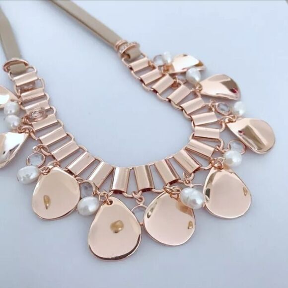 WHITE HOUSE BLACK MARKET ROSE GOLD TONE LEATHER CORD PEARLS 16"-20" NECKLACE NWT - Picture 1 of 4